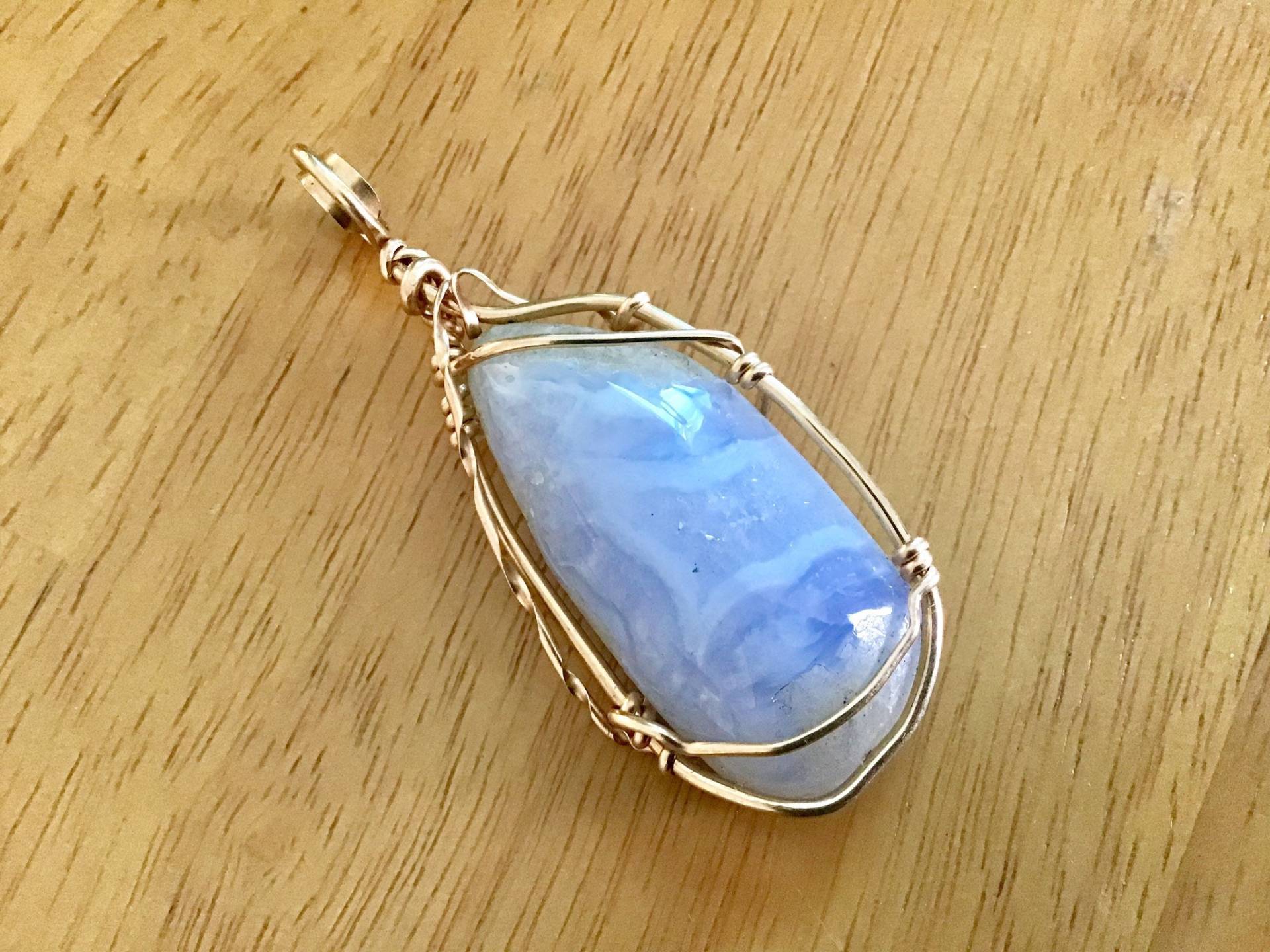 Blauer Spitzen Achat Anhänger Blauer Spitzen Achat Anhänger von GEMFOREST