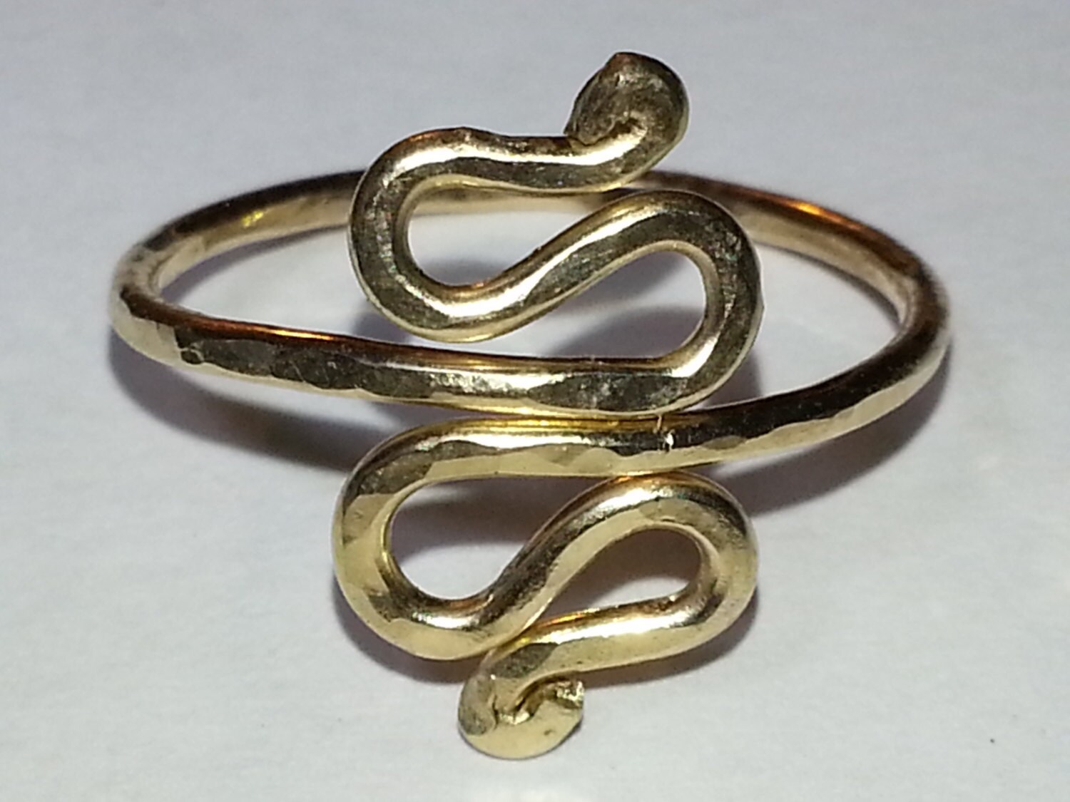 Schlangenform Ring 12 K Gold Fill Schlangenform Ring 12 K Gold Fill von GEMFOREST