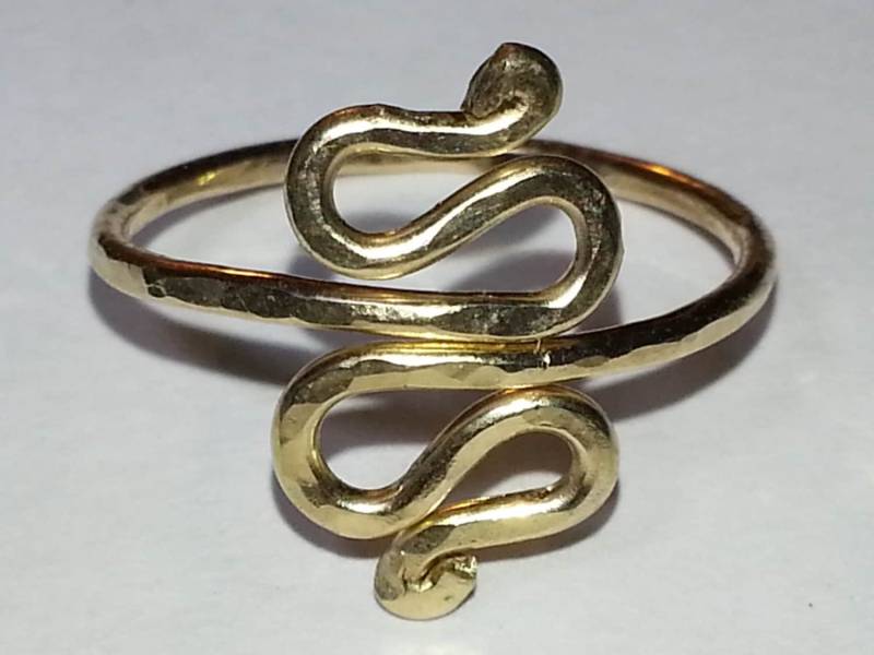 Schlangenform Ring 12 K Gold Fill Schlangenform Ring 12 K Gold Fill von GEMFOREST