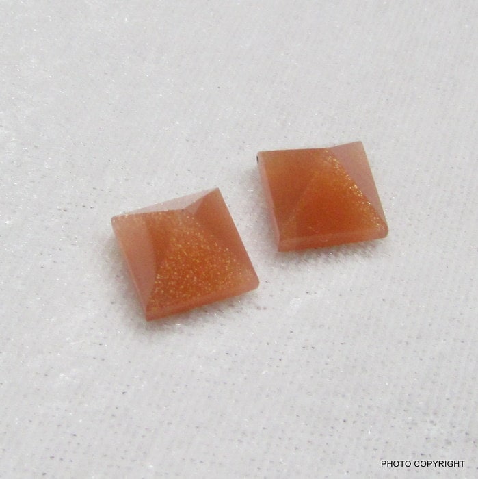 10mm 2stk Sun Moonstone Pyramide Glatt Poliert Pfirsich Mondstein Schöne Qualität Feldfergemstein Geburtsstein von GEMSONLY