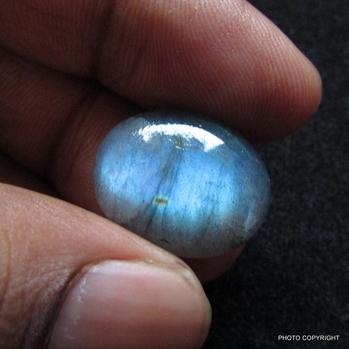 17.35Cts Labradorit Ovaler Cabochon 17x21x6mm 1Pcs Schöner Qualität Flash Schönen Glanz Blau Grün Günstigeres Angebot von GEMSONLY