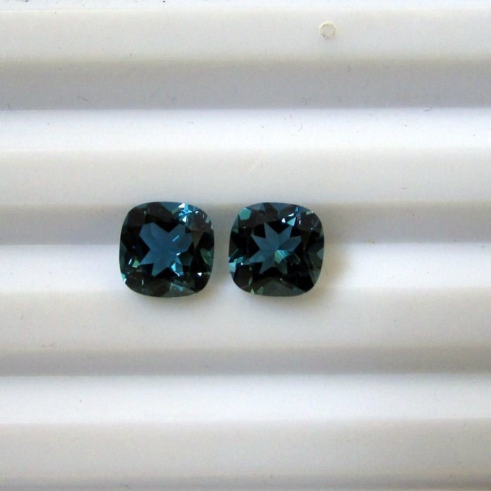 2 Stück 5.35Cts Natürliche London Blue Topas Sq Kissenschliff 8 Mm von GEMSONLY