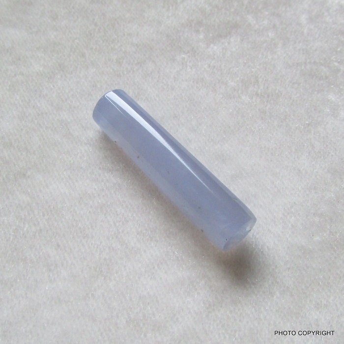 24Cts 1Pc Natur Blau Chalcedon Zylinderform Glatte Runde Cabochon Chalcedon 8x36M Phantasie Bleistift Glatt Glänzend Blauton Aaa-Qualität von GEMSONLY