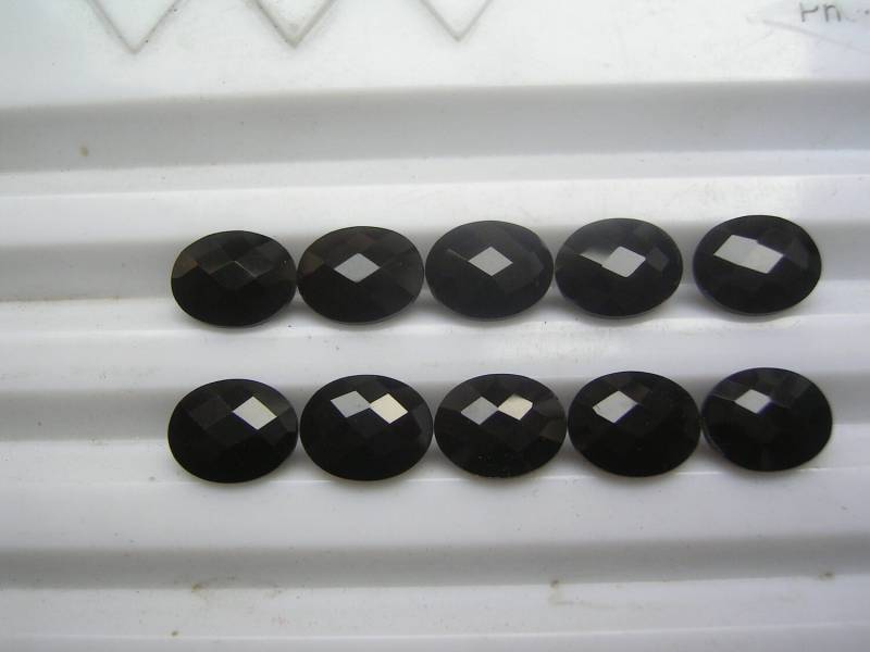 30, 60 Cts Natural Black Spinell Oval Karo 8 X 10 Mm Stück Los von GEMSONLY