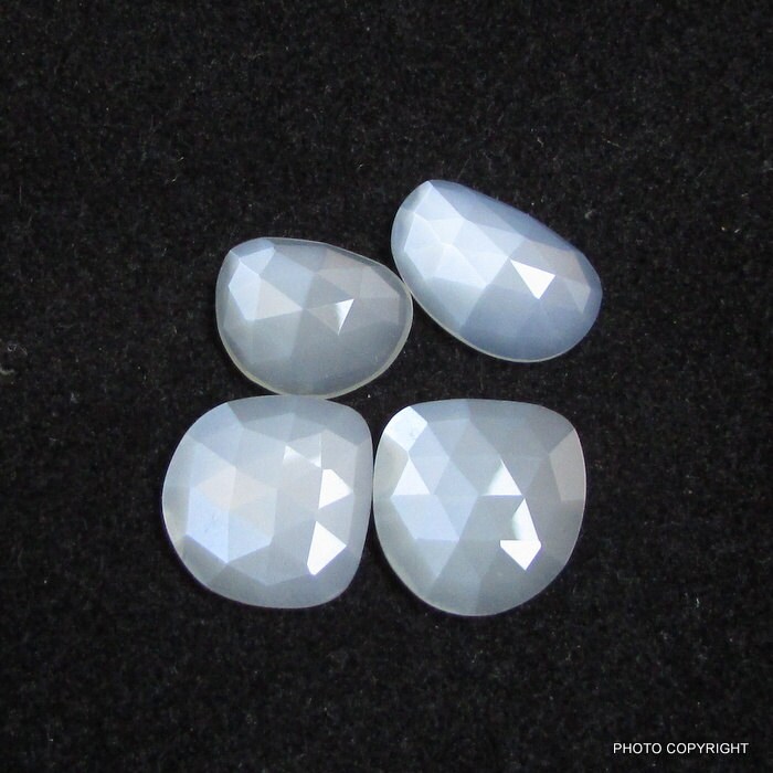 4Pc 35.35Cts Weiß Mondstein Rosecut Flachen Boden Oben Schöne Qualität Unregelmäßige Form Weißer Guter Glanz von GEMSONLY