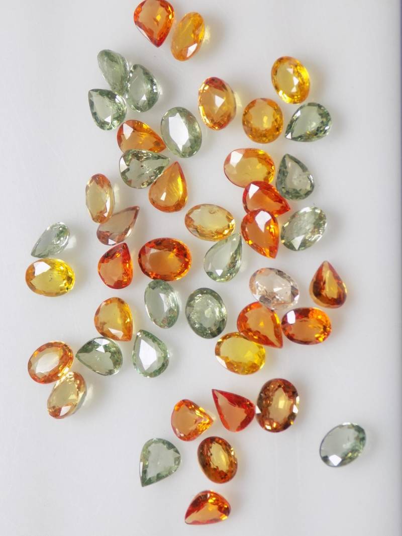 5 Stück Natürliche Multy Color Saphir Oval Birne X 4 Mm Gelber Orange Roter Grüner Mix Lot Von von GEMSONLY