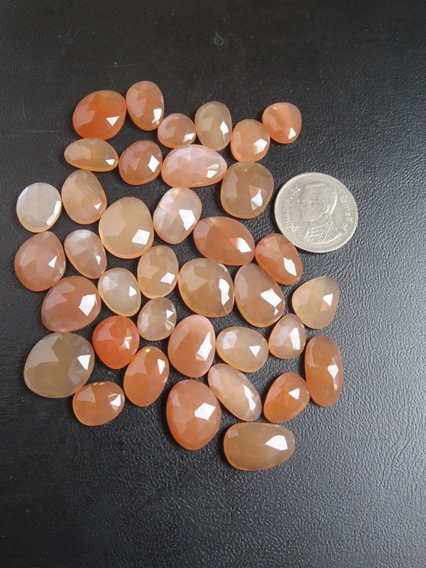 Pfirsich Mondstein Rose Schnitt Flach Geschnitten Polkis Mischung Aus Tasche 25 Cts Oder 50 von GEMSONLY