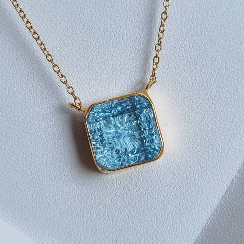 Fabelhafter Handgeschnitzter Blautopas Anhänger Aus Silber. Steingröße 12 Mm von GEMSTECH