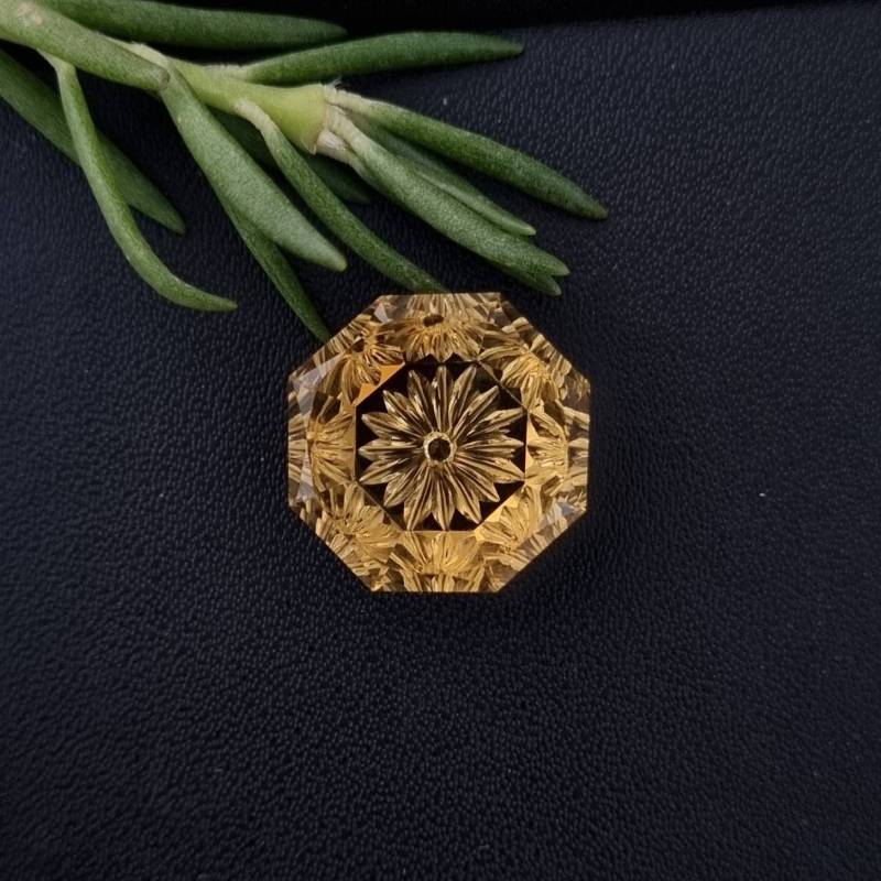 Handgeschnitzte Honigquarz Fantasie Schliff Für Anhänger/Honigquarz Schnitzen. Größe 15.4x7.4 Mm Gewicht - 13.25 Karat von GEMSTECH