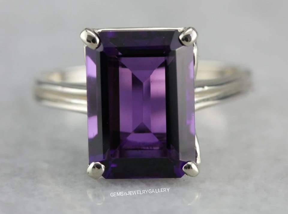 Natürlicher Amethyst Ring, Smaragd Geschliffener Edelstein Lila Sterling Silber Februar Geburtsstein Jahrestag Ring von GEMSnJEWELRYGALLERY