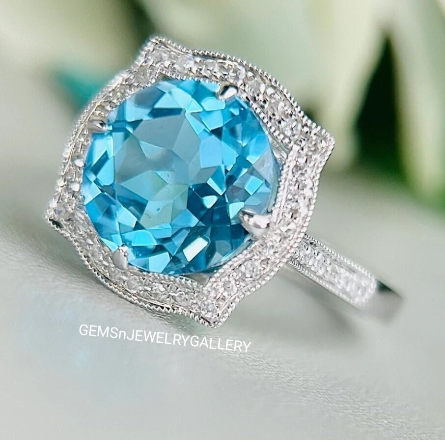 Natürlicher Blautopas Ring, Massiver Silber Halo 9mm Rundschliff Edelstein, Jubiläumsring von GEMSnJEWELRYGALLERY