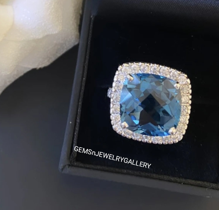 Natürlicher London Blue Topaz Ring, Kissenschliff Edelstein, Dezember Geburtsstein, Sterling Solid Silber Jahrestag Ring von GEMSnJEWELRYGALLERY