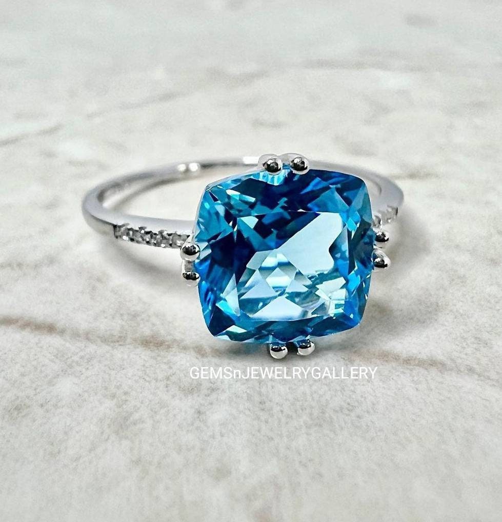 Natürlicher Schweizer Blautopas Ring, Massives Silber, 9×9mmcushion Cut Blauer Edelstein, Jubiläumsring von GEMSnJEWELRYGALLERY