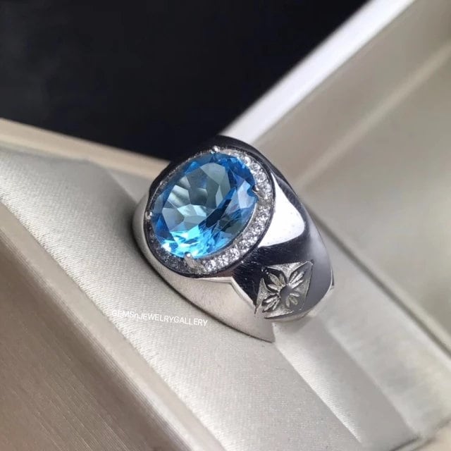 Schwerer Himmelblauer Topas Ring, Massiver Silber Herrenring, Jubiläumsring von GEMSnJEWELRYGALLERY