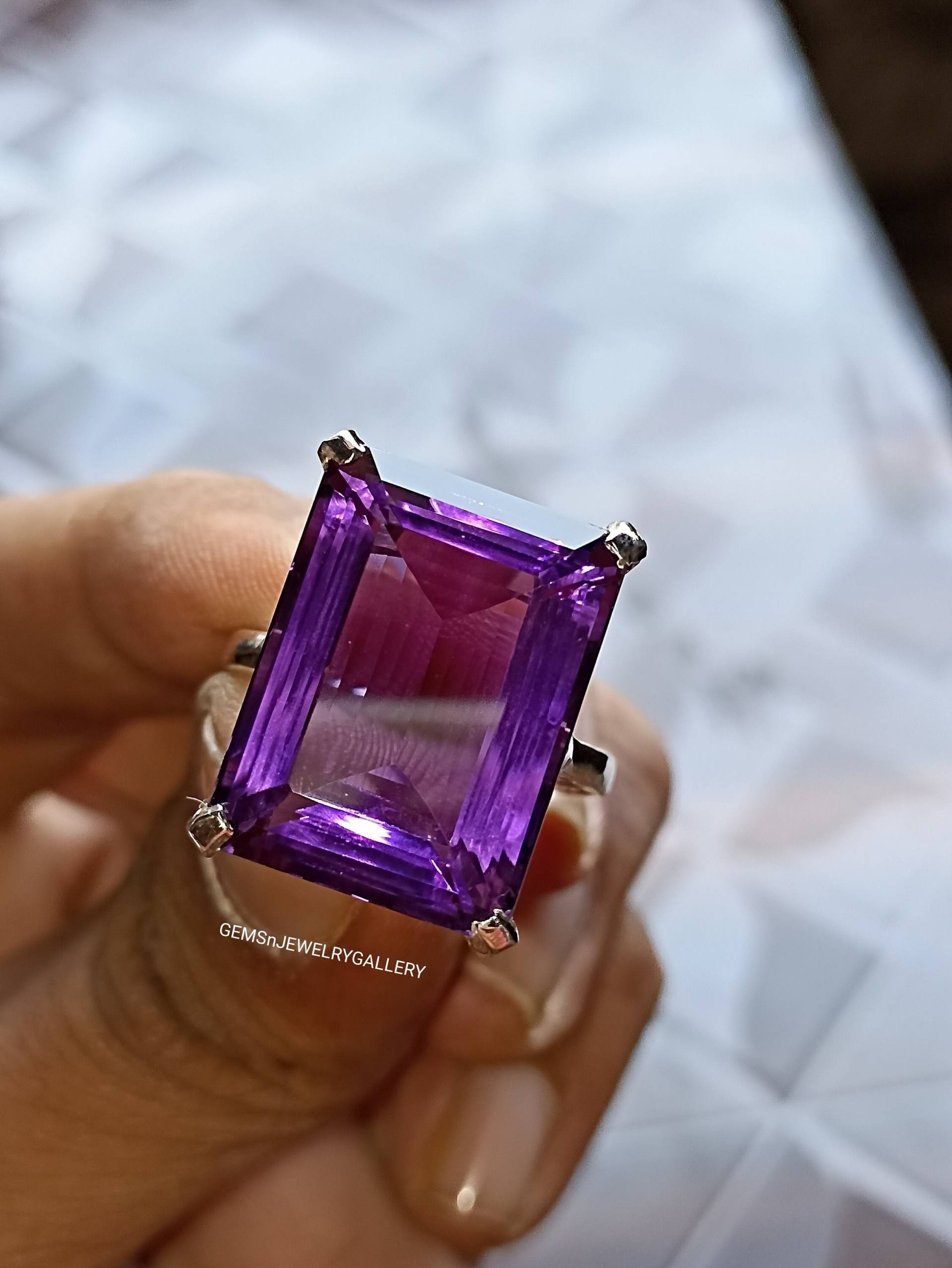 Sehr Großer Natürlicher Amethyst Ring, Februar Geburtsstein, Massiver Silber 15×20mm Smaragdschliff Blau Edelstein Jahrestag Ring von GEMSnJEWELRYGALLERY