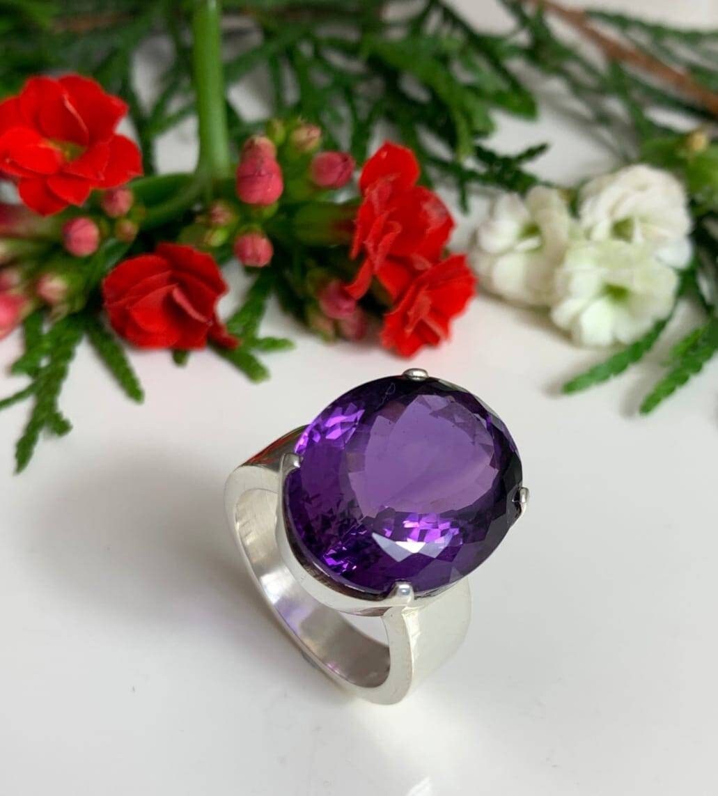 Sehr Großer Natürlicher Lila Amethyst Ring, Massives Silber, 16×21mm Oval Cut Edelstein, Jubiläumsring von GEMSnJEWELRYGALLERY