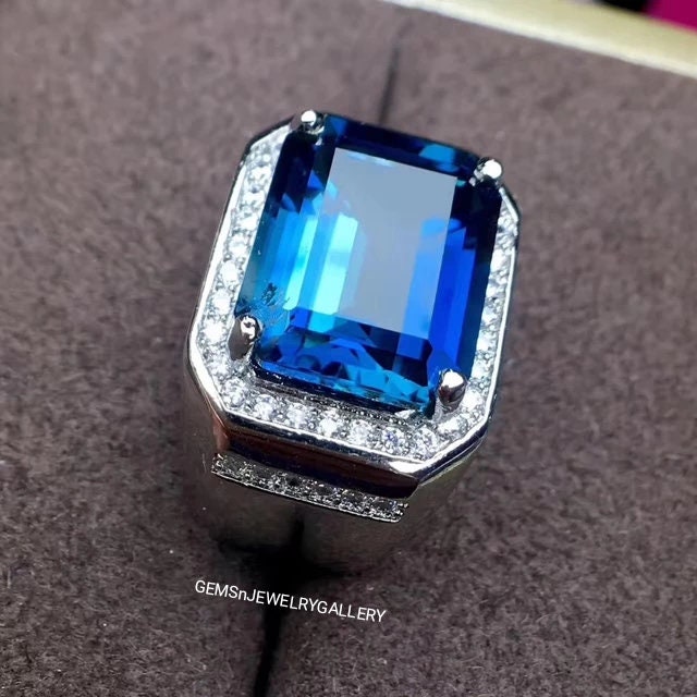 Wunderschöner Schweizer Blautopas Ring, Smaragdschliff Edelstein Blauer Edelstein, Sterling Silber, Jahrestag Dezember Geburtsstein von GEMSnJEWELRYGALLERY