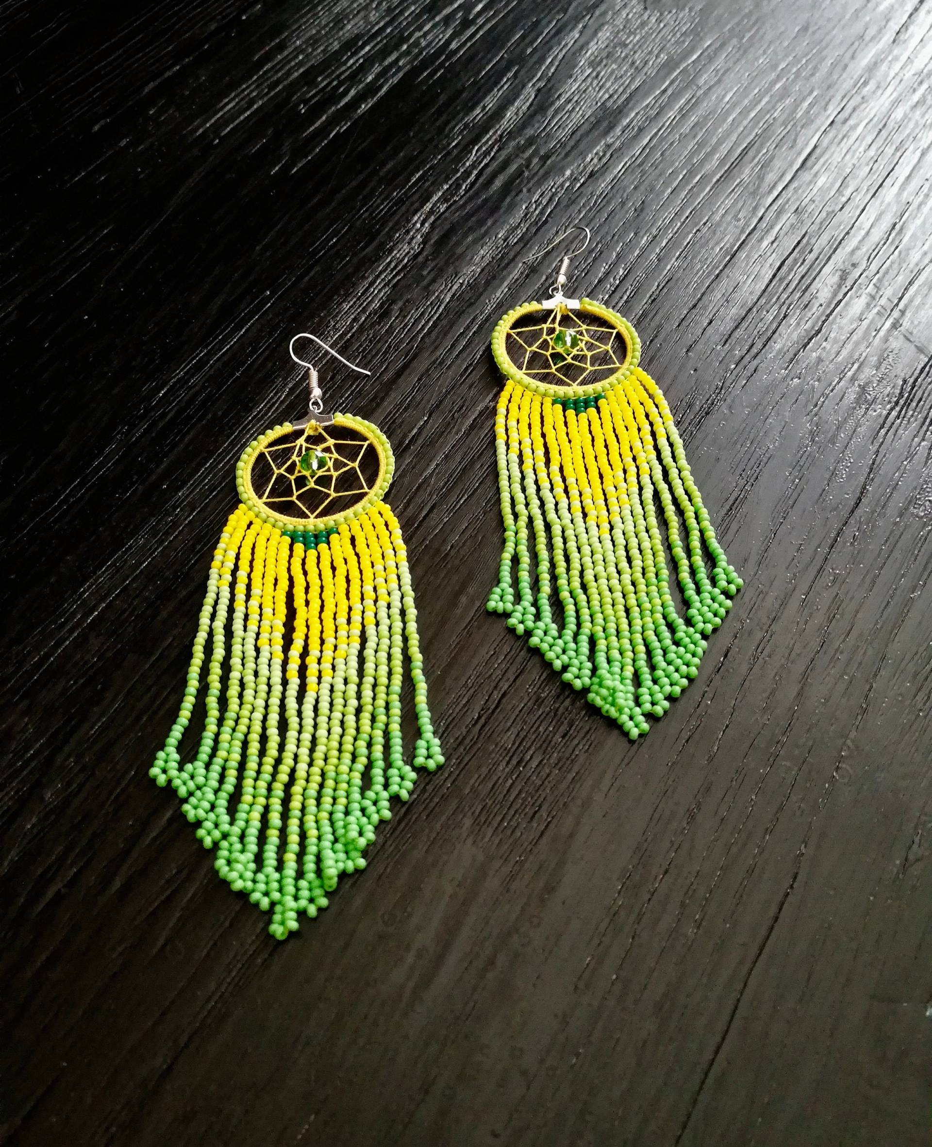 Ombre Seed Bead Traumfänger Ohrringe Gehäkelter Boho Quastenschmuck Ombre Seed Bead Traumfänger Ohrringe Gehäkelter Boho Quastenschmuck von GERDANA