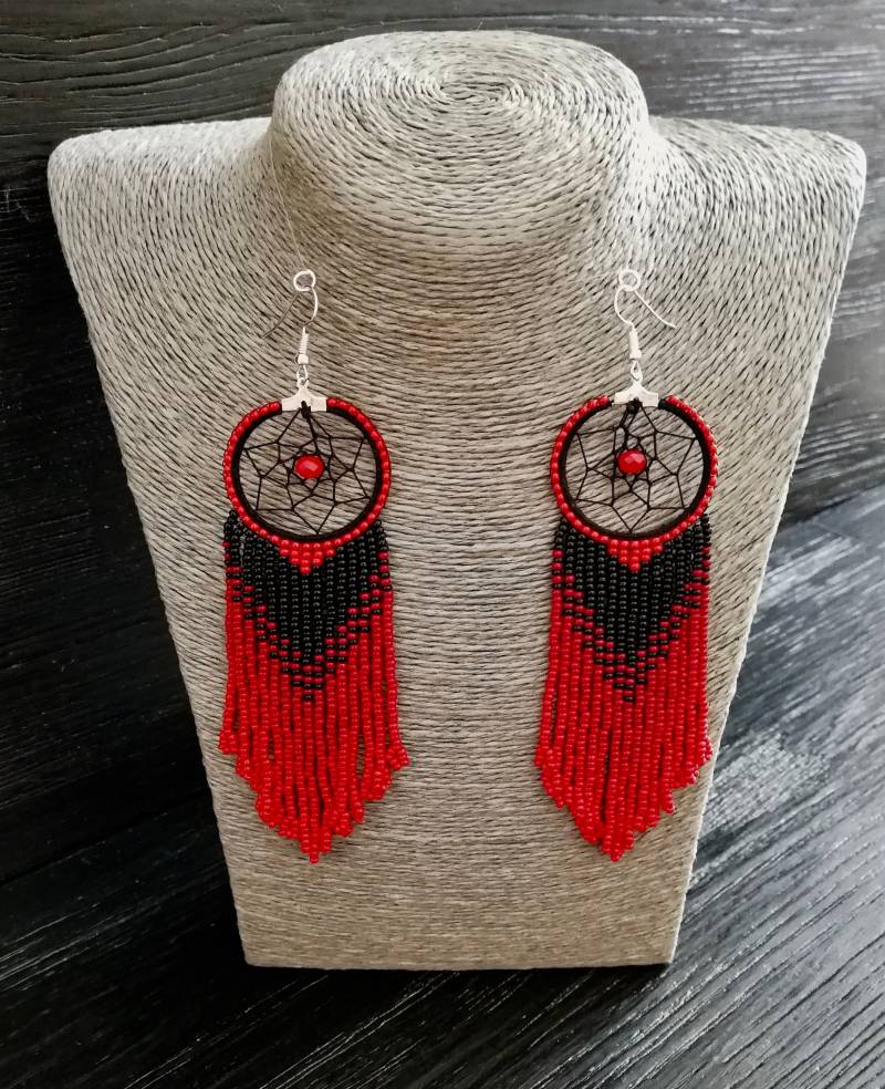 Red & Black Seed Bead Traumfänger Ohrringe Boho Quaste Schmuck Red & Black Seed Bead Traumfänger Ohrringe Boho Quaste Schmuck von GERDANA