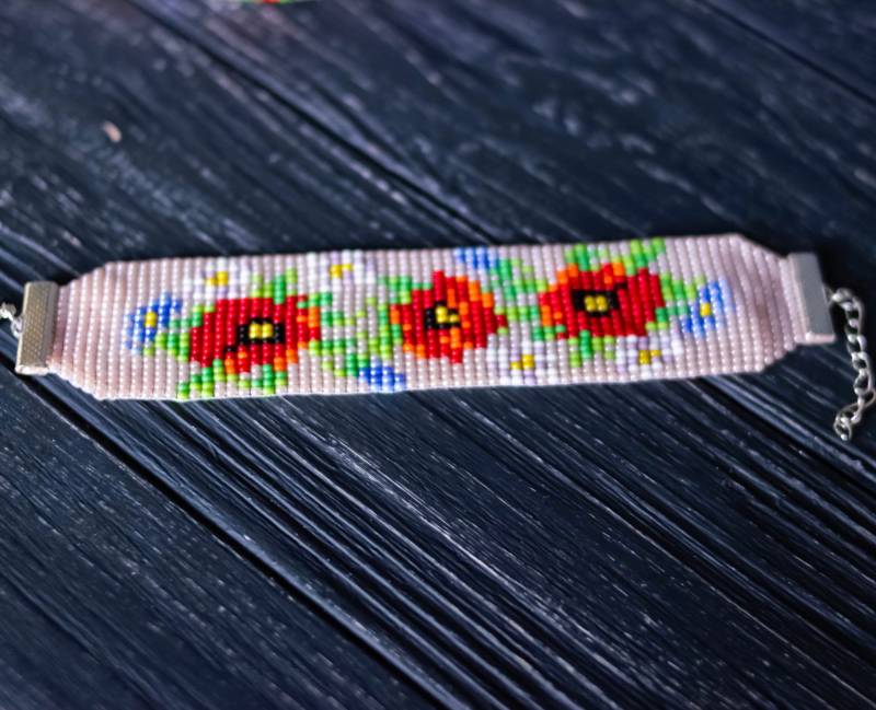 Roter Mohn Blumen Bead Häkelarmband Floraler Hippie Schmuck von GERDANA