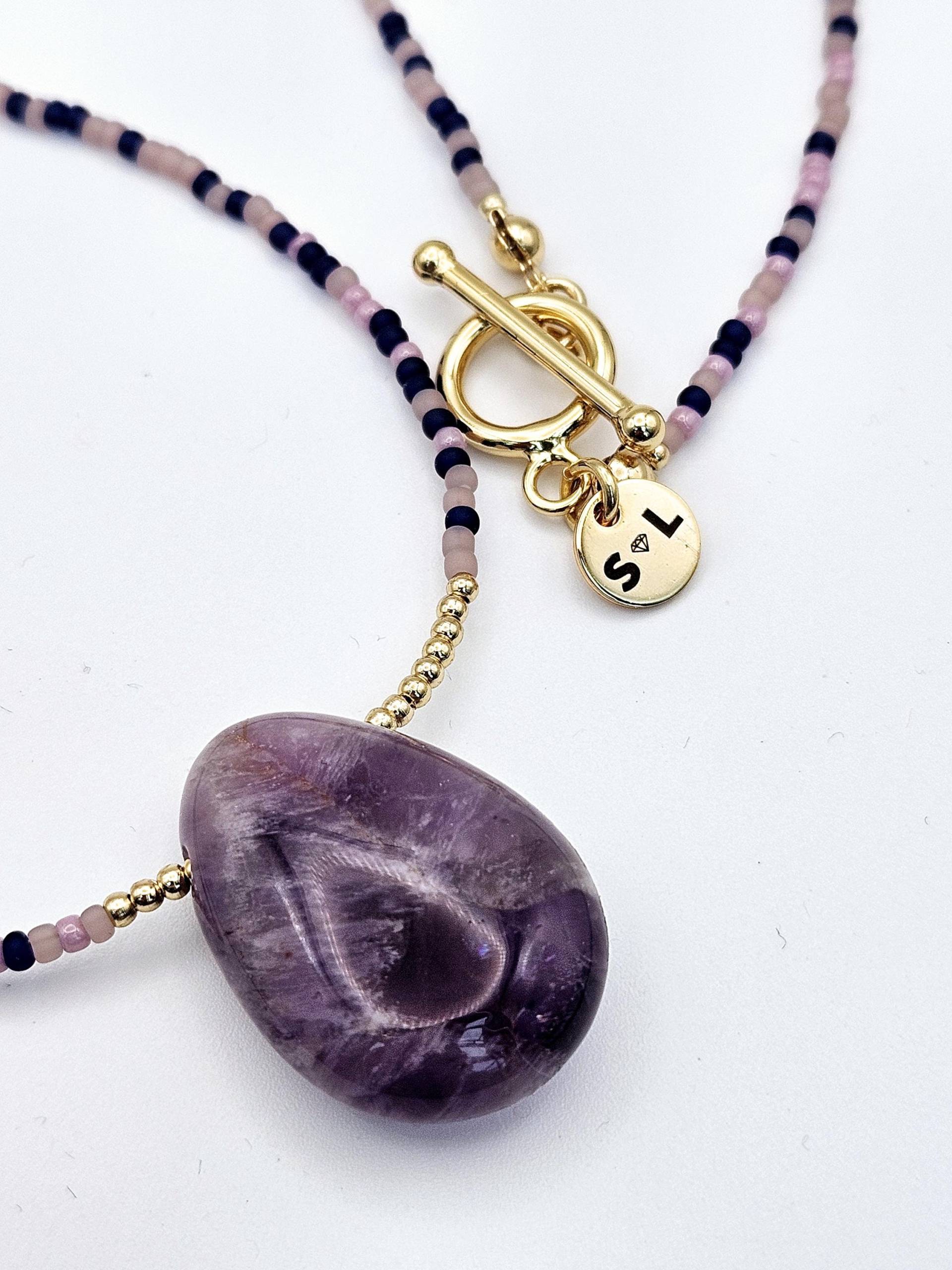 Violet Spirit - Handgemachte Kette Mit Toho-Perlen & Amethyst Eleganter Schmuck Vergoldetem Verschluss Geschenkidee Für Frauen Violet Spirit - Handgemachte Kette Mit Toho-Perlen & Amethyst Eleganter Schmuck Vergoldetem Verschluss Geschenkidee Für Frauen von GGCbySL