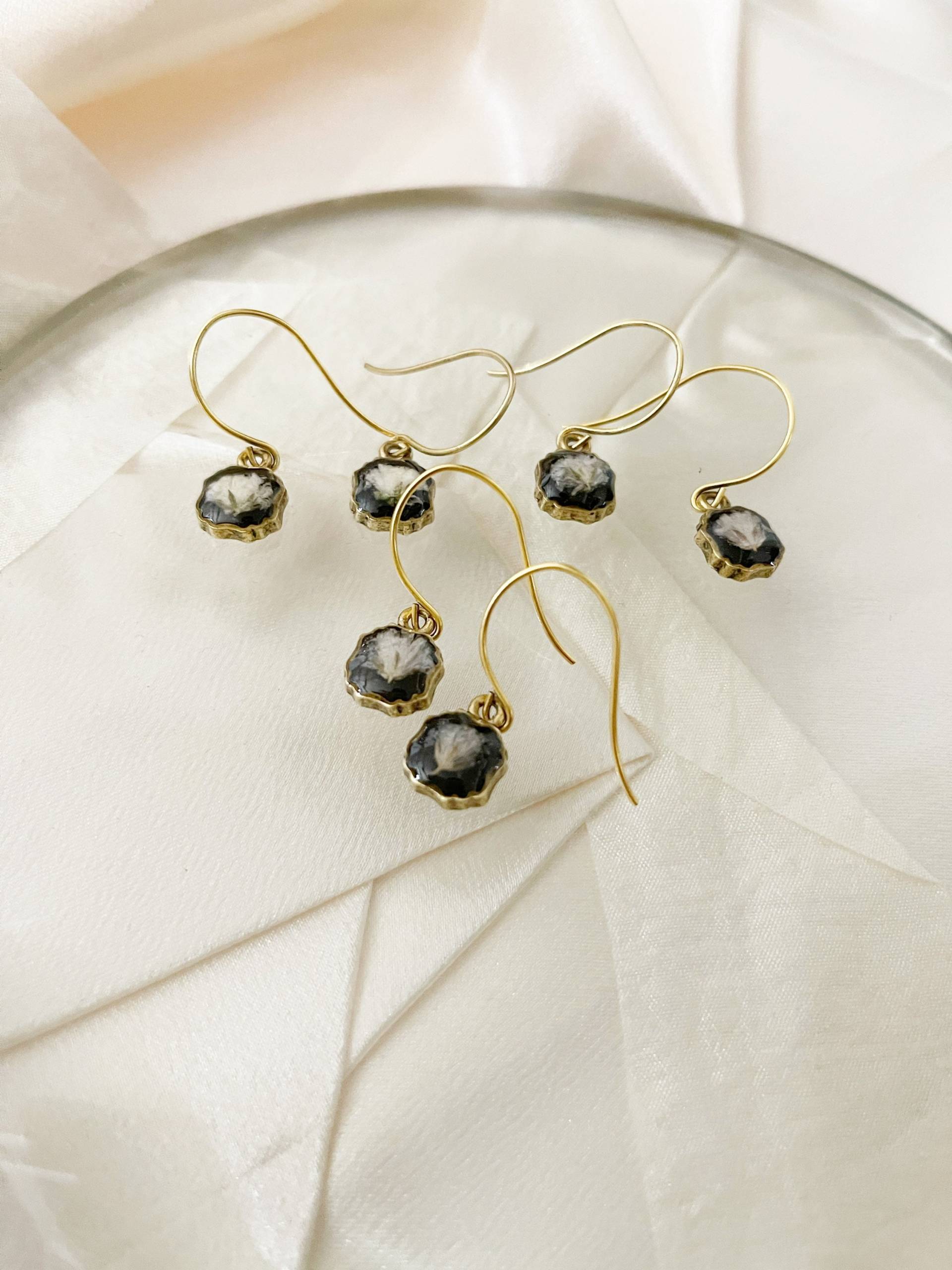 Blumenohrringe-Weiße Baby-Atembehaltene Blume-Zierliche Baumelnde Ohrringe - Gold Oder Silber Ohrringe, Geschenk Für Sie-Vintage-stil Ohrringe Blumenohrringe-Weiße Baby-Atembehaltene Blume-Zierliche Baumelnde Ohrringe - Gold Oder Silber Ohrringe, Geschenk Für Sie-Vintage-stil Ohrringe von GGJewelsBlooms