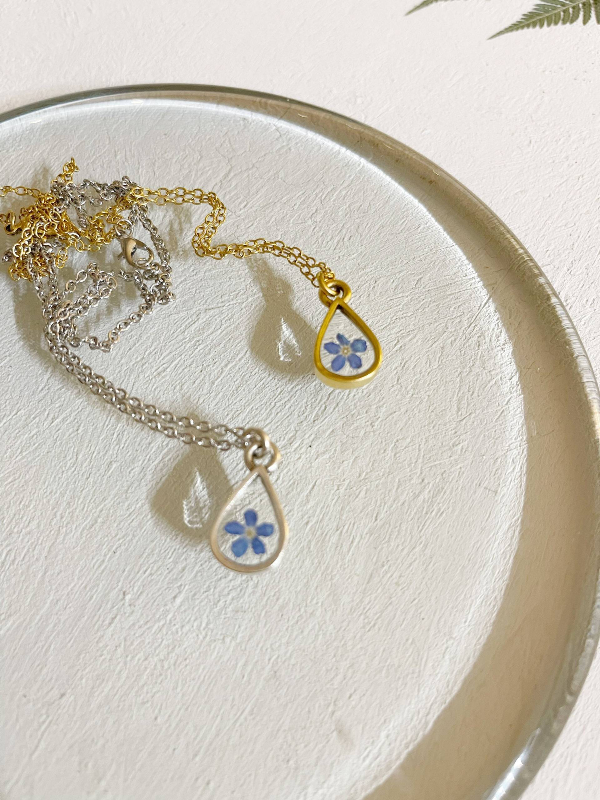 Echte Blume Halskette-Vergiss Mich Nicht Zierliche Halskette-Gold Oder Sterling Silber-Handgemachte Halskette-Geschenk Für Sie - Trockene Blumen Echte Blume Halskette-Vergiss Mich Nicht Zierliche Halskette-Gold Oder Sterling Silber-Handgemachte Halskette-Geschenk Für Sie - Trockene Blumen von GGJewelsBlooms