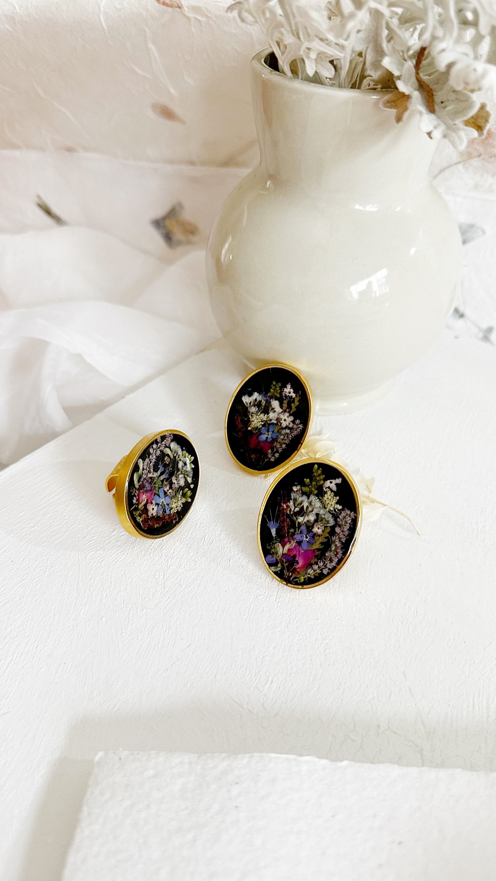statement Blumenring - Gepresste Und Konservierte Blume Großer Ring- Verstellbar -Echte Blumenblätter -Zinngold statement Blumenring - Gepresste Und Konservierte Blume Großer Ring- Verstellbar -Echte Blumenblätter -Zinngold von GGJewelsBlooms