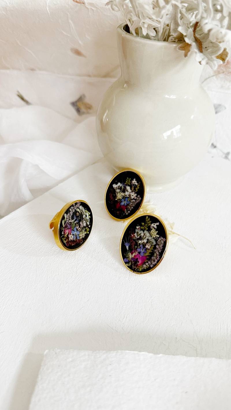 statement Blumenring - Gepresste Und Konservierte Blume Großer Ring- Verstellbar -Echte Blumenblätter -Zinngold statement Blumenring - Gepresste Und Konservierte Blume Großer Ring- Verstellbar -Echte Blumenblätter -Zinngold von GGJewelsBlooms