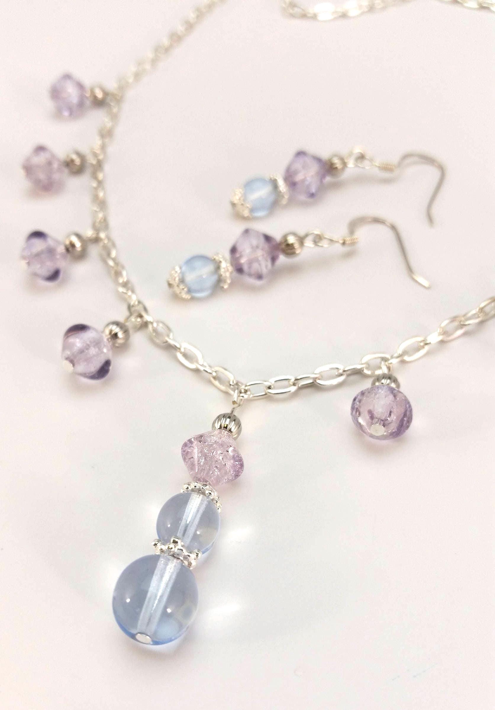 Halskette Und Ohrringe Im Set. Zierliche Hell Blau Lila Perlen Ohrring Set Halskette Und Ohrringe Im Set. Zierliche Hell Blau Lila Perlen Ohrring Set von GGRosaryDesigns
