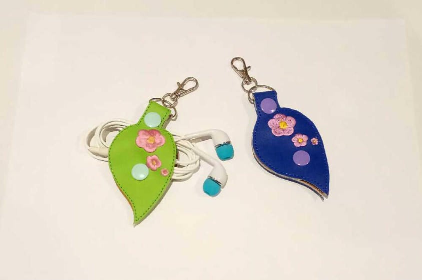 Handgemachter Bestickter Ohrhörer/Usb Kabel Halter/ Schlüsselanhänger/Ring von GGcreatory