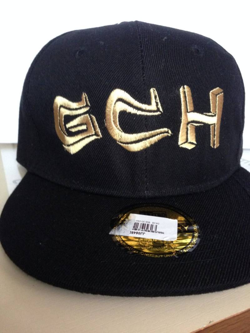Personalisierte Stickerei Schwarze Snap Zurück Flache Schirmmütze/Baseballkappe von GGcreatory