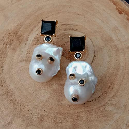 GHNQBAHID Cultured WhiteNucleated Baroque Pearl Black Square Stud Earrings for women von GHNQBAHID