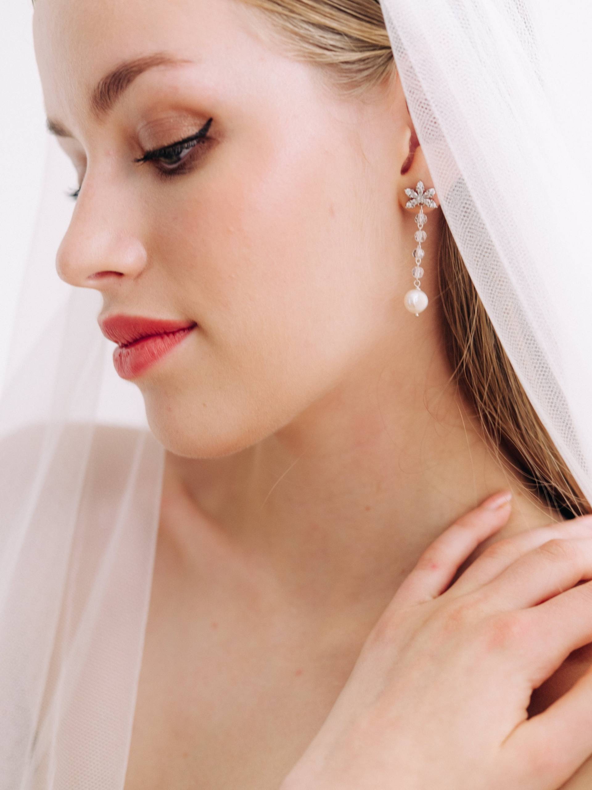 Orla | Stern Blume Perle Tropfen Braut Ohrringe, Geschenke Für Sie, Geburtstag Baumeln Celestial Schmuck Orla | Stern Blume Perle Tropfen Braut Ohrringe, Geschenke Für Sie, Geburtstag Baumeln Celestial Schmuck von GIBSONBESPOKE