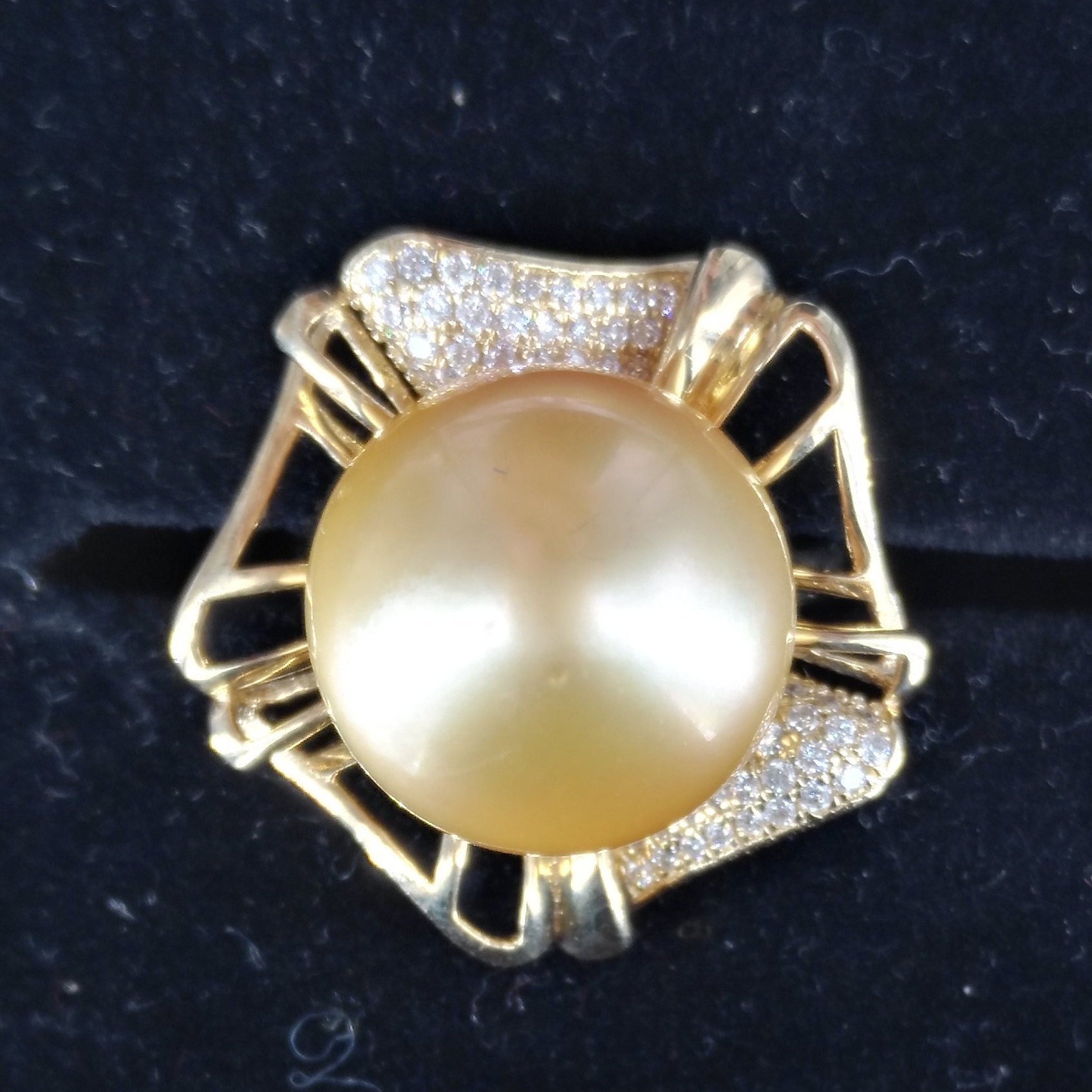 Gold Perle Lotus Ring Gold Perle Lotus Ring von GIFTSDESIGNAU
