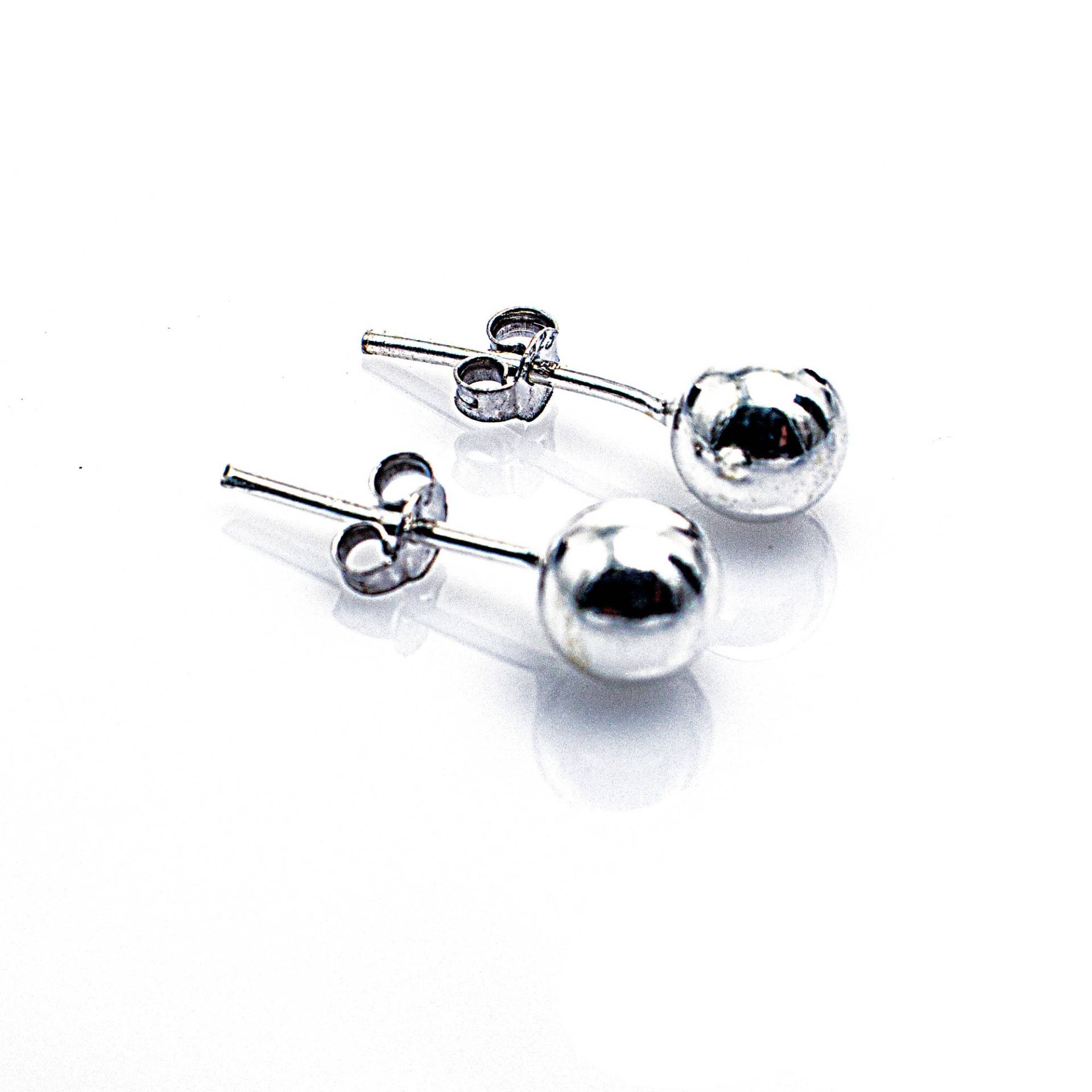 Ohrring 925 Sterling Silber Kugel 6mm Ohrring 925 Sterling Silber Kugel 6mm von GIIOAS
