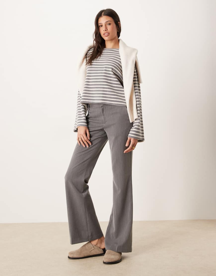 Gina Tricot Tall - Locker geschnittene Hose in meliertem Grau Gina Tricot Tall - Locker geschnittene Hose in meliertem Grau von GINA TRICOT Tall
