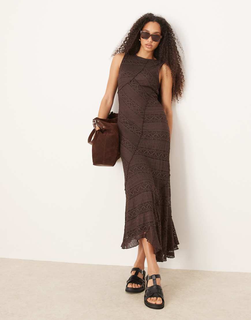 Gina Tricot - Ärmelloses Midikleid in Braun mit Einsätzen aus antiker Spitze und asymmetrischem Saum von GINA TRICOT