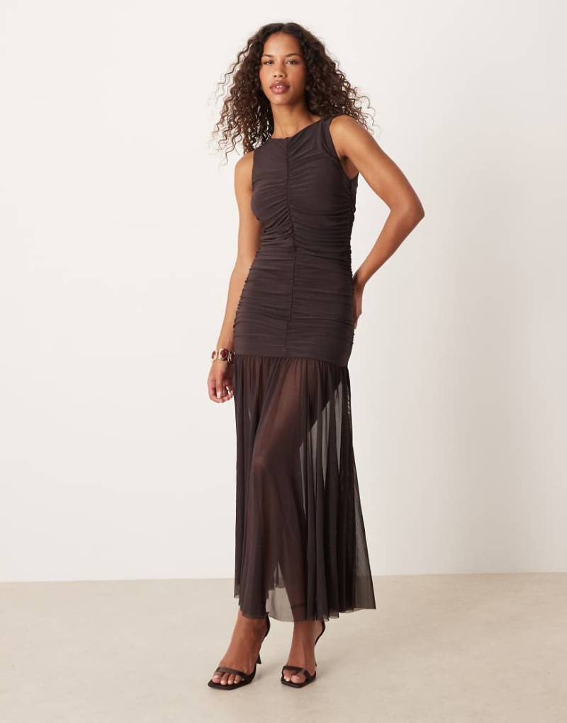 Gina Tricot - Ärmelloses Midikleid in Dunkelbraun mit tiefer Taille-Brown von GINA TRICOT