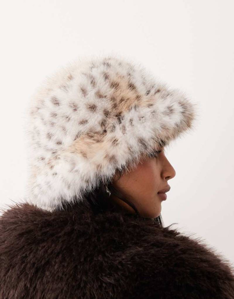 Gina Tricot - Anglerhut aus Kunstpelz in schwarz-weißem Leopardenmuster-Bunt von GINA TRICOT