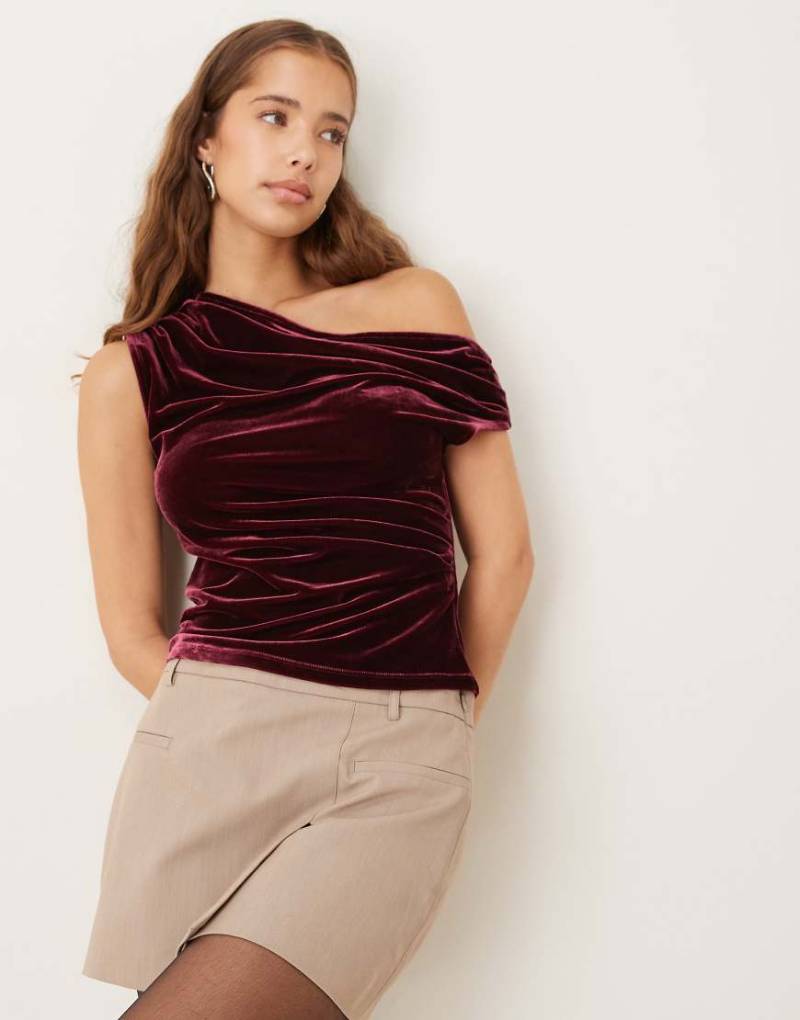 Gina Tricot - Asymmetrisches Oberteil aus Samt in Weinrot von GINA TRICOT