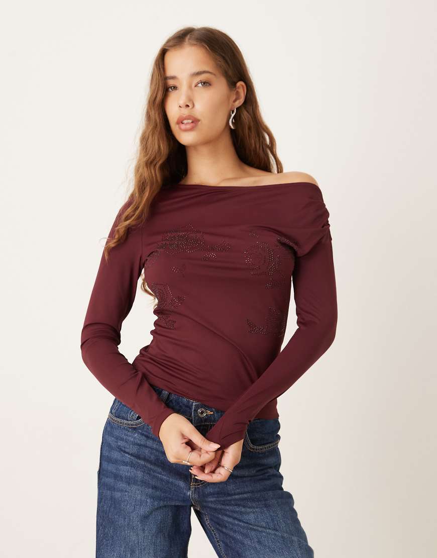 Gina Tricot - Asymmetrisches Oberteil in Burgunderrot mit Strass-Blumenmotiv von GINA TRICOT