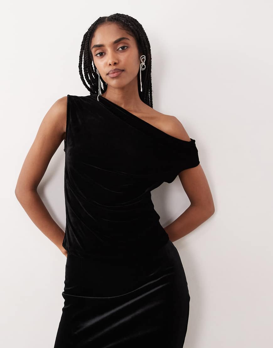 Gina Tricot - Asymmetrisches Samt-Oberteil in Schwarz mit abfallendem Off-Shoulder-Design, Kombiteil von GINA TRICOT