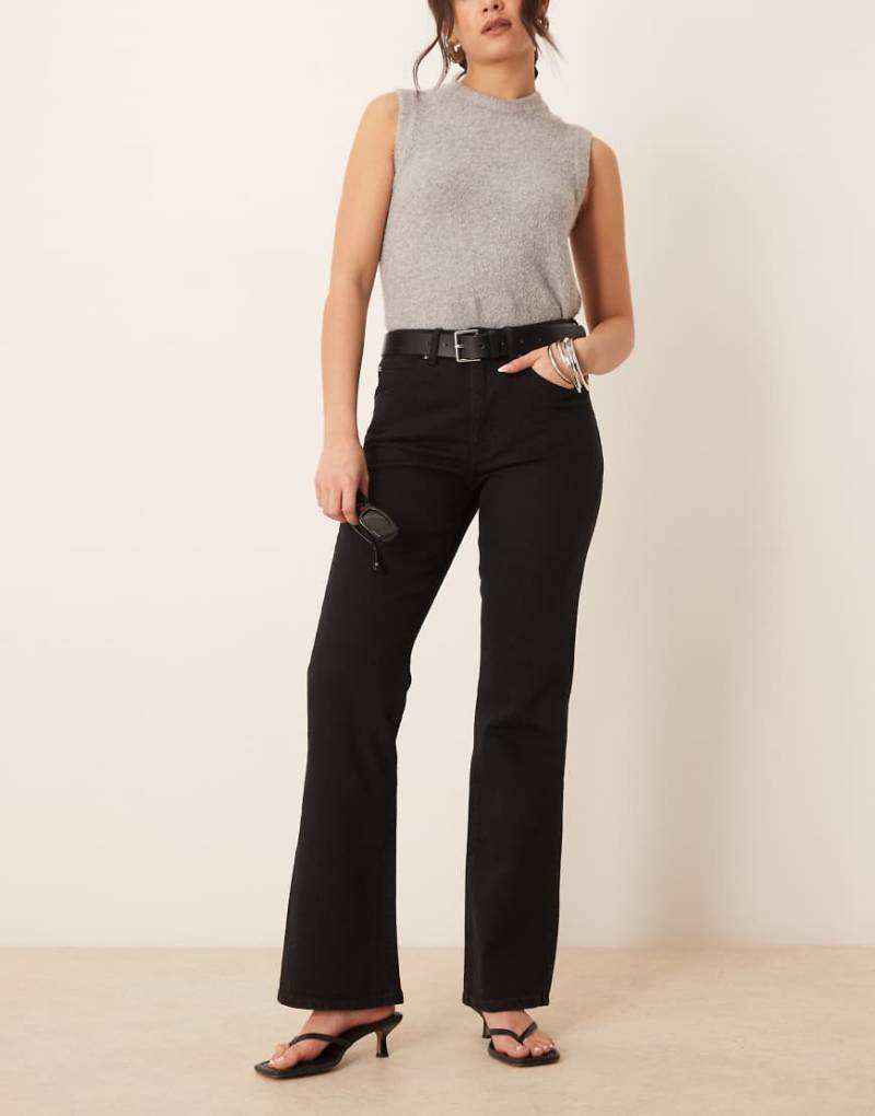 Gina Tricot - Ausgestellte Bootcut-Stretch-Jeans in reinem Schwarz mit mittelhohem Bund von GINA TRICOT