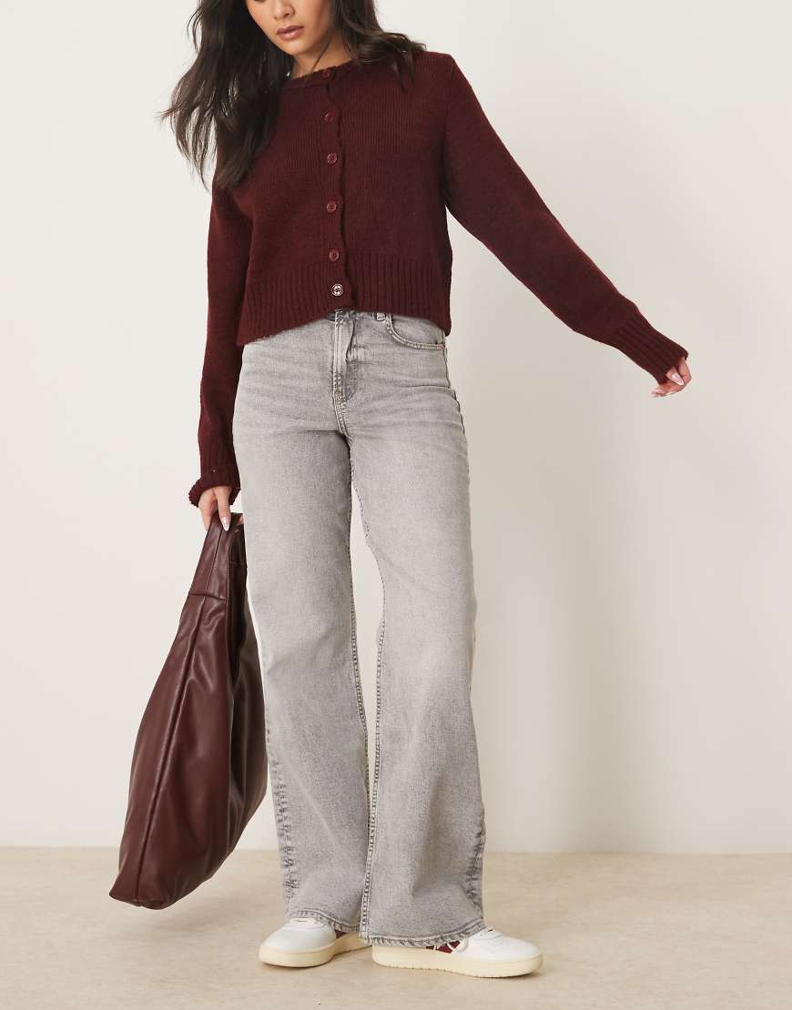 Gina Tricot - Bequeme Jeans in hellgrauer Waschung mit weitem Bein von GINA TRICOT