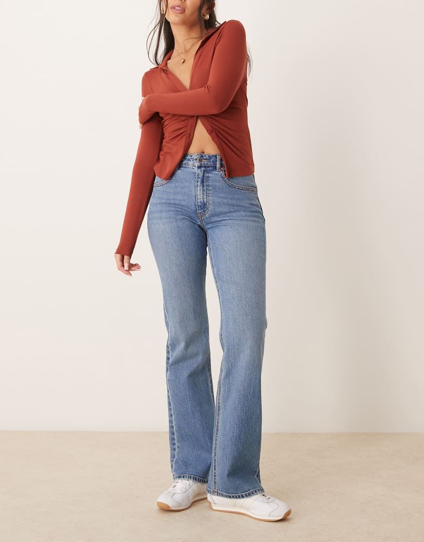 Gina Tricot - Bootcut-Stretch-Jeans in mittlerer Waschung mit mittelhohem Bund-Blau von GINA TRICOT