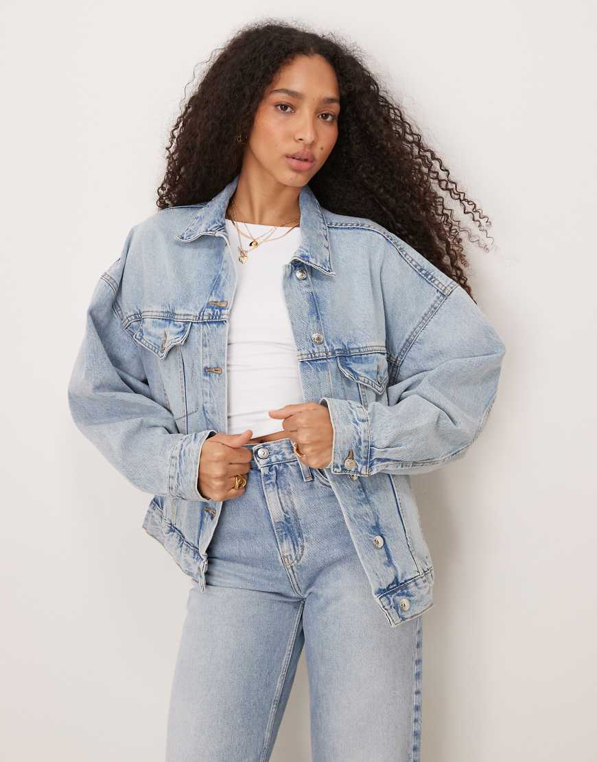Gina Tricot - Boyfriend-Jeansjacke in verwaschenem Hellblau mit Oversize-Schnitt von GINA TRICOT