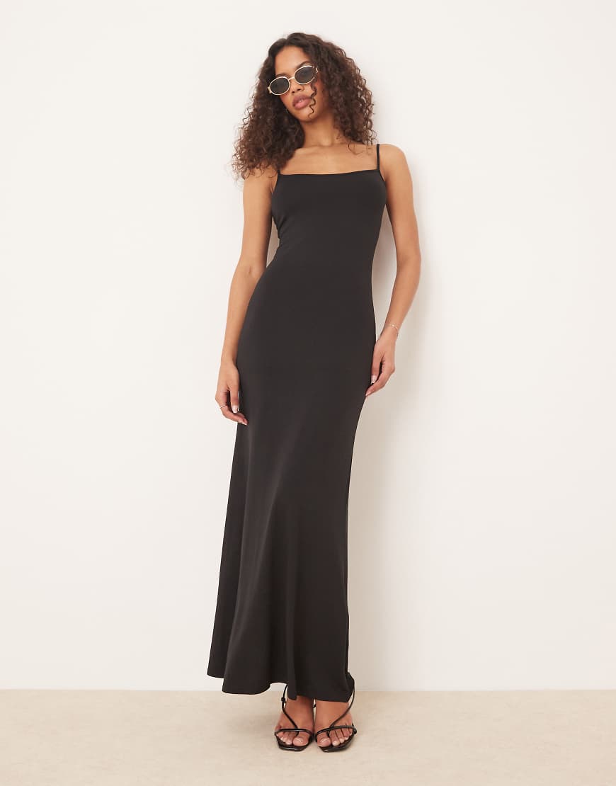 Gina Tricot - Camisole-Maxikleid in Schwarz aus elastischem Jersey mit weicher Haptik Gina Tricot - Camisole-Maxikleid in Schwarz aus elastischem Jersey mit weicher Haptik von GINA TRICOT
