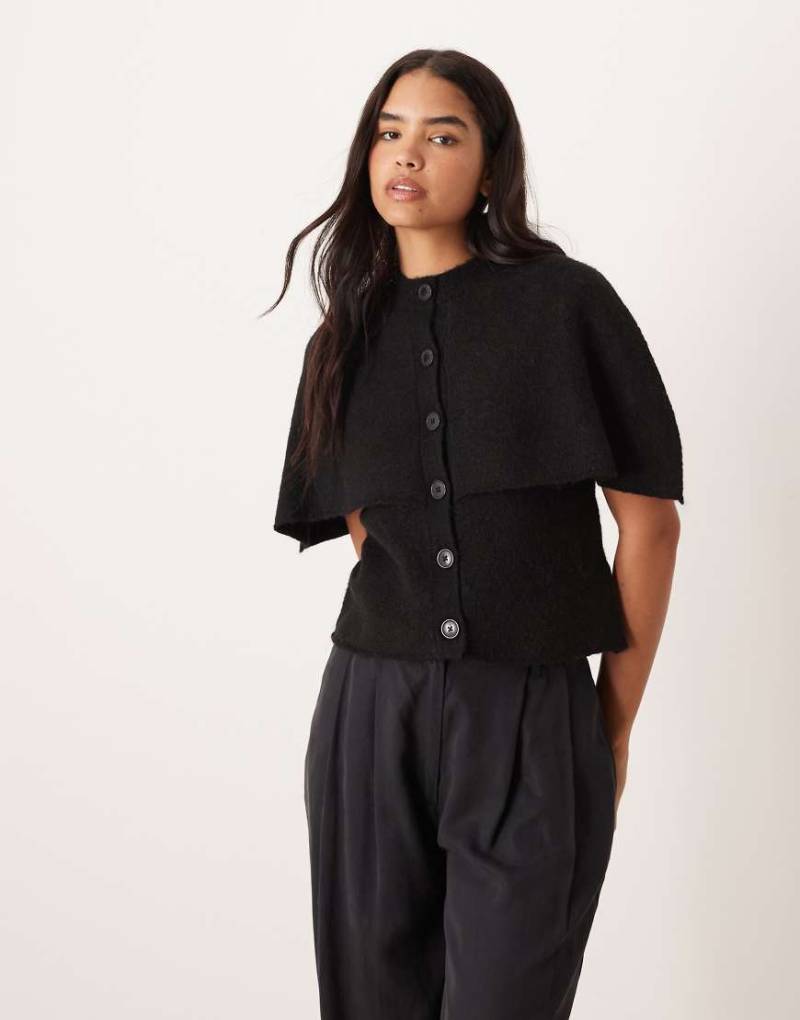 Gina Tricot - Cape-Strickjacke in Schwarz aus Woll-Alpakamix Gina Tricot - Cape-Strickjacke in Schwarz aus Woll-Alpakamix von GINA TRICOT