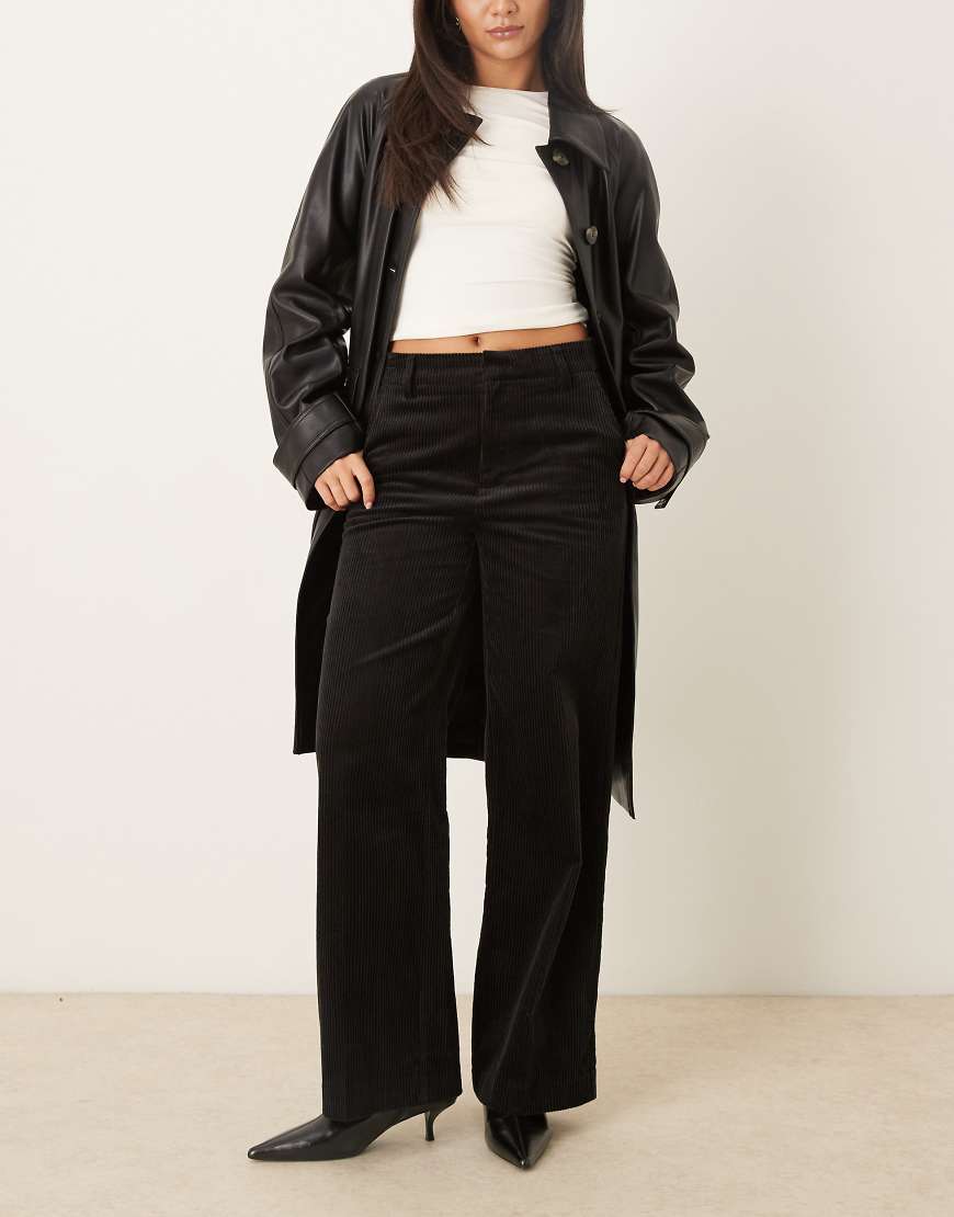 Gina Tricot - Cordhose mit hoher Taille in Schwarz von GINA TRICOT